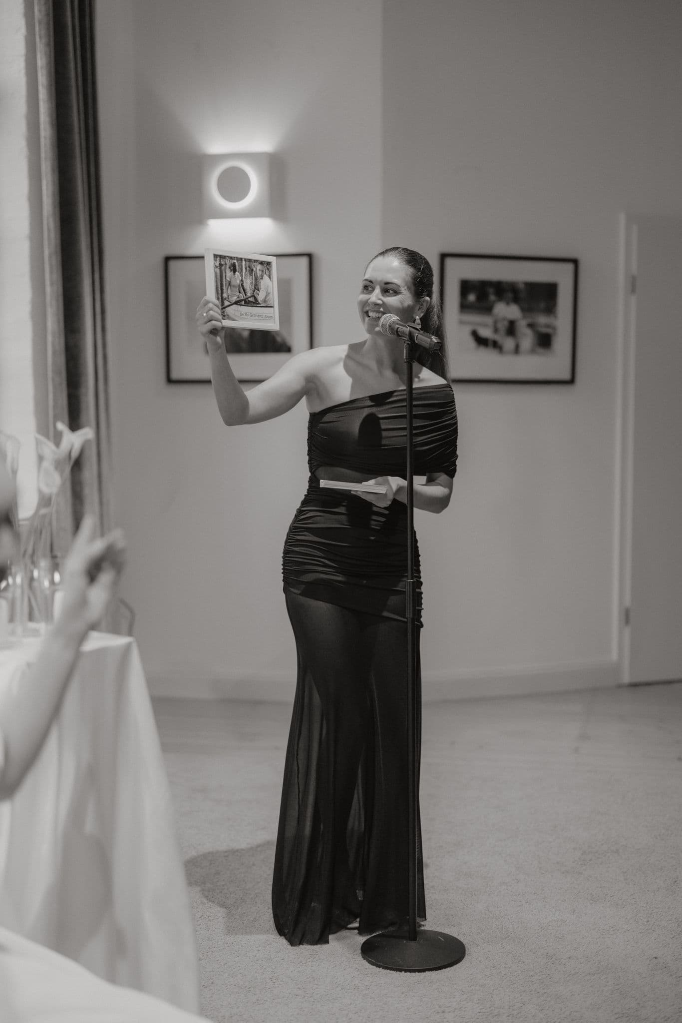 Larissa - Freie Hochzeitsrednerin bei einer emotionalen Trauzeremonie